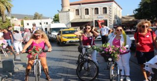 Süslü Kadınlar Turistlerin İlgi Odağı Oldu