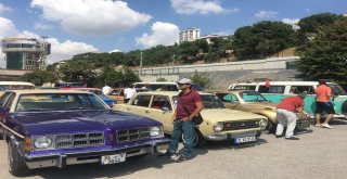 Bağdat Caddesinde Klasik Otomobillerden Zafer Konvoyu