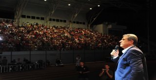 İzmirin İlçelerinde Zafer Coşkusu Gece Yarılarına Kadar Sürdü