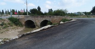 Tarihi Köprüye Hem Asfalt Hem Beton Döktüler