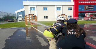 Minik İtfaiyeciler Tatbikat Yaptı