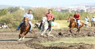 Bursada Rahvan At Yarışları Heyecanı