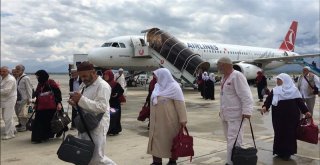Erzincan Birinci Kafile Hacıları Memleketlerine Döndü