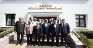 Adalet Bakanı Gül, Sakarya Büyükşehir Belediyesini Ziyaret Etti