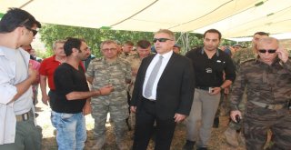 Vali Toprak Ve Komutanlar Uyanık Mezrasına Konuk Oldu
