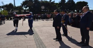 Balıkesirde Cumhuriyet Bayramı Çelenk Sunumu İle Başladı