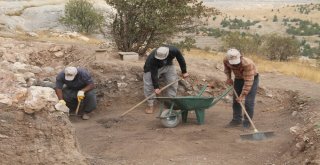 Bir Buluntu İle Başladı 2 Bin Metrekare Alanda Kazı Yapıldı