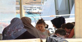 Ayvalıkta 53 Göçmen Denizin Ortasında Alabora Olmaktan Son Anda Kurtarıldı