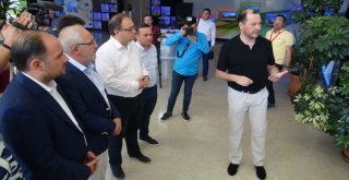 Ak Parti Heyeti Yerli Üretim Cep Telefonlarını Fabrikasında İnceledi