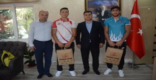 İl Müdürü Öztürk, Manisa Büyükşehirin Şampiyonlarını Ağırladı