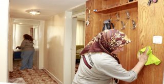 Bayram Temizliği Yaşlı Çifti Sevindirdi