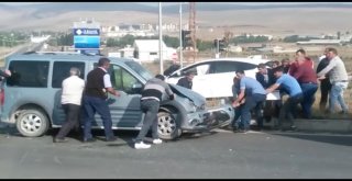 Sarıkamışta Trafik Kazası: 2 Yaralı