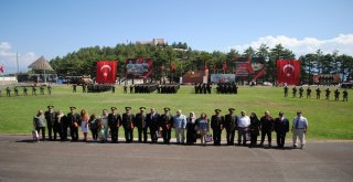 Komando Teğmenler Brövelerini Aldı