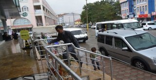 Afyonkarahisarda Şiddetli Yağmur Pazar Esnafı Ve Vatandaşlara Zor Anlar Yaşattı