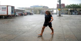 İstanbulda Beklenen Yağış Başladı