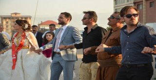 Yüksekovaya Gelen Fransalı Geline Görkemli Düğün