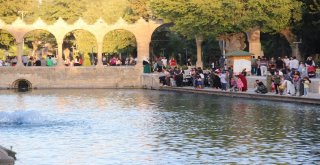 Hafta Sonunda Binlerce Kişi Balıklıgöle Akın Ediyor