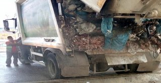 Mersinde 1,5 Ton Kokmuş Tavuk Eti Ele Geçirildi