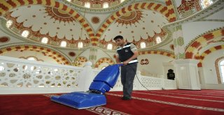 İbadethaneler Bayrama Hazır