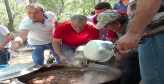 Mezarlıkta 350 Yılı Aşkın Yemek Geleneği Sürüyor