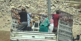 Mezarlık Dönüşü Kamyonette Tehlikeli Yolculuk