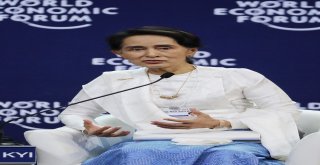 Myanmar Liderinden Soykırımı İspatlayan Gazetecilerin Tutuklanmasına Destek