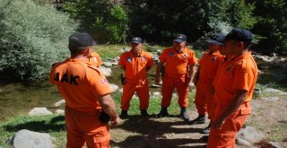 Tokatta Kayıp Çocuklardan Bayrama Ait İz Bulan Jak Ekibi Evrimi Arıyor