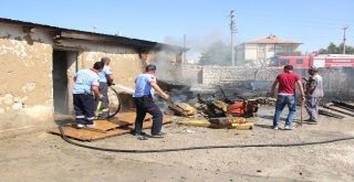 Karamanda Kuru Otların Temizlenmesi İçin Yakılan Ateş Büyüyünce Korkuttu