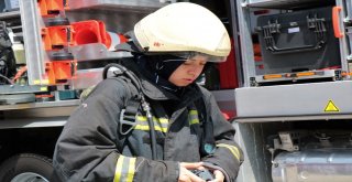 Kadın İtfaiyecilerden Aksiyon Filmlerini Aratmayan Tatbikat