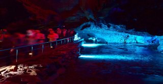 Doğal Klimalı Türkiyenin En Uzun 10. Mağarası Ziyaretçi Akınına Uğradı
