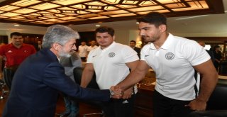 Aski Sporlu Güreşçilerden Başkan Tunaya Ziyaret