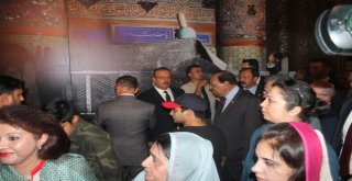 Pakistan Cumhurbaşkanı Hüseyin, Mevlana Hazretlerinin Türbesini Ziyaret Etti