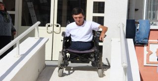 Doğuştan Engelli Ömerin Tek Hayali Kendi Parasını Kazanabilmek