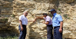 (Özel) Okuldan Mezun Olanlar, 100 Yıldır Mezuniyetlerini Bu Kayaya Yazıyor