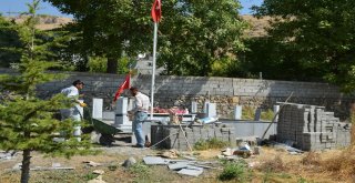 Adilcevaz Belediyesi, El Bab Şehidi Bozarslanın Mezarını Yaptırdı