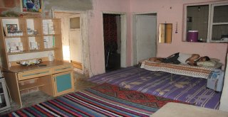 Lösemi Hastası Evde Ölümü Bekliyor