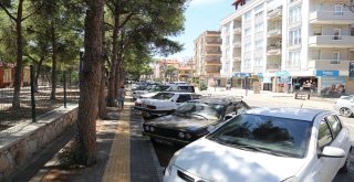 Burhaniyede Okul Bahçeleri Otoparka Açıldı