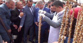 Bakan Pakdemirli, Önlük Giyip Orcik Yaptı