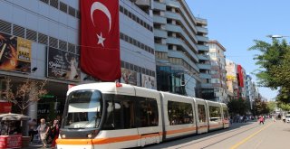 Eskişehir Sokaklarında Bayrak Seli