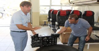 Okul Bahçesine Getirilen Dev Hediye Paketinden Phantom Savaş Uçağı Motoru Çıktı