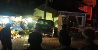 Lüks Cip Zeytinci Dükkanına Daldı: 2 Ölü