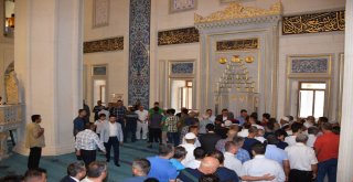 Bayram Namazı Sonrası Bayramlaşma