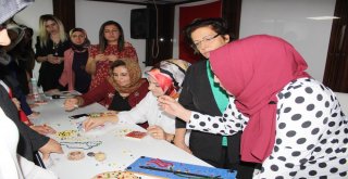 Kadınlar Endüstriyel Ürünler İle Tasarımı Öğreniyor