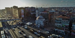 (Özel Haber)  Bahçelievlerde Bir Duvarı Olmayan Cami  Havadan Görüntülendi