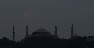 İstanbuldan Fotoğraflarla Kanlı Ay Tutulması