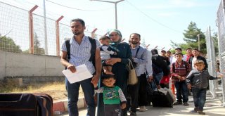 4 Bin Suriyeli Türkiyeye Döndü