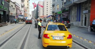 Tramvay Yolunu İşgal Edenlere Göz Yumulmuyor