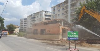 Bursada Trafik Akışını Olumsuz Etkileyen Binalar Yıkılıyor