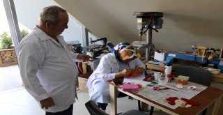 Çocukları İçin Organik Oyuncak Üretiyorlar