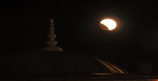 Ay Tutulması Çeşmeyi Daha Da Güzelleştirdi